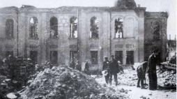 Wielka Synagoga w Białymstoku po zniszczeniu, 1941 r. Fot. See page for author, Public domain, via Wikimedia Commons