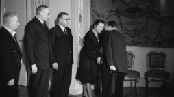 Artyści z ZSRR u Bolesława Bieruta w 1947 r. Trzeci od lewej Lew Oborin, zwycięzca I Konkursu Chopinowskiego w 1927 r. Fot. PAP/CAF