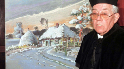 Prof. Wiktor Zin w 1998 r. otrzymał tytuł doktora honoris causa Politechniki Krakowskiej, swojej macierzystej uczelni. Wykład zakończył, rysujac chałupę drwala z anteną satelitarną. Fot. PAP/CAF Jacek Bednarczyk