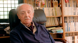 Jerzy Giedroyc w siedzibie Instytutu Literackiego w Maisons-Laffitte pod Paryżem w 1999 r. Fot. PAP/Archiwum 