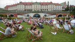 Piknik w ogrodach Zamku Królewskiego w Warszawie. Fot. PAP/Marcin Obara
