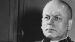 Ks. Teodor Bensch. Fot. Wim van Rossem for Anefo, CC0, via Wikimedia Commons