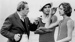 Od lewej: Luchino Visconti, Sergio Garfagnoli i Björn Andrésen podczas zdjęć do "Śmierci w Wenecji" w 1971 r. Fot. Unknown photographer, Public domain, via Wikimedia Commons