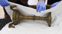 Zabytkowy lichtarz z XV w. przekazany Muzeum Zamkowemu w Malborku. Fot. Danuta Matloch/MKiDN