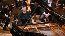 Eric Lu z USA w finale konkursu chopinowskiego 18 października 2025. Fot. PAP/Radek Pietruszka