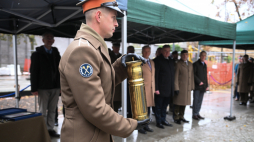 Uroczystość wmurowania aktu erekcyjnego pomnika gen. Rozwadowskiego przed bramą główną Sztabu Generalnego Wojska Polskiego w Warszawie. Fot. PAP/Marcin Obara 