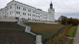 Efekt odbudowy północnego skrzydła Zamku Książąt Pomorskich w Szczecinie oraz zagospodarowania tarasu i skarpy. Fot. PAP/Marcin Bielecki 