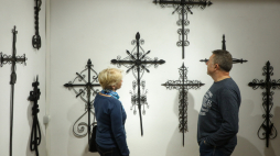 Otwarcie wystawy "Nagrobny krzyż kowalski na Podlasiu" w Podlaskim Muzeum Kultury Ludowej w Wasilkowie. Fot. PAP/Artur Reszko