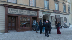 Skład Galanteryjny J. Mincla i S. Wokulskiego przy Krakowskim Przedmieściu w Warszawie. Fot. screen/PAP Media 