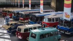 Zabytkowe pojazdy w Hangarze Czyżyny. Fot. mit.krakow.pl