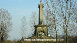 Pomnik poległych żołnierzy Radzieckich w Mikolinie, wieś Mikolin, gmina Skorogoszcz, powiat brzeski, województwo opolskie. Fot. TomaszG, CC BY 3.0 <https://creativecommons.org/licenses/by/3.0>, via Wikimedia Commons