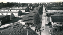 Poobozowe baraki w 1947 roku. Fot. Miejski Konserwator Zabytków w Poznaniu [reprodukcja z: Marcin Jurek, Aleksander Przybylski, Obóz NKWD w Poznaniu w 1945 roku, IPN Poznań 2025]