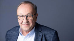 Odbierając nagrodę, prof. Traba mówił m.in. o sile i potrzebie dialogu. Fot. krakow.pl