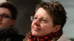 Prezes Ogólnopolskiego Stowarzyszenia Rodzin Polskich Ofiar Obozów Koncentracyjnych Elżbieta Rybarska podczas otwarcia wystawy. Wernisaż wystawy "Gusen. Granit i śmierć, pamięć i zapomnienie" w poznańskim Muzeum Martyrologii Wielkopolan-Fort VII w 2018 r. Fot. PAP/Jakub Kaczmarczyk