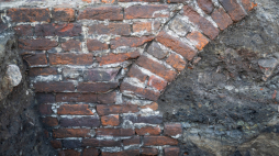 Badania archeologiczne w kompleksie św. Ducha w Toruniu, w 2024 r. Fot. PAP/Tytus Żmijewski