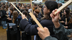 Misterium „Lublin. Fuga śmierci” Zespołu Ośrodka „Brama Grodzka – Teatr NN” u podnóża Zamku w Lublinie. Fot. PAP/Wojtek Jargiło