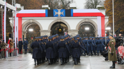 Uroczysty apelu na placu Marszałka Józefa Piłsudskiego w Warszawie. Fot. PAP/Rafał Guz