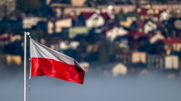 Flaga RP w Przemyślu. Fot. PAP/Darek Delmanowicz