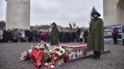 Obchody Narodowego Święta Niepodległości na cmentarzu Orląt Lwowskich - części Cmentarza Łyczakowskiego we Lwowie. Fot. PAP/Vitaliy Hrabar 