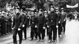 Górnicy podczas defilady, 1932 r. /NAC