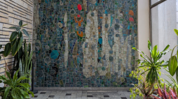 Mozaika stanowiącą dekorację holu wejściowego dawnego biurowca Zakładów Mechanicznych „PZL-WOLA” została wpisana do rejestru zabytków. Fot. Mazowiecki Wojewódzki Konserwator Zabytków