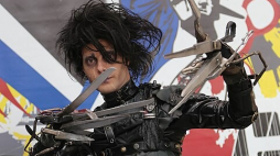 Johnny Depp jako Edward Nożycoręki w filmie Tima Burtona. Fot. domena publiczna