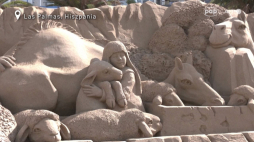 Szopka wykonana w całości z piasku powstała na Wyspach Kanaryjskich. Fot. PAP/AFP