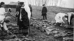 Pomordowani przez Niemców w Łambinowicach PAP-ARCHIWUM