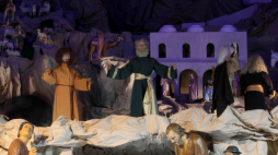 Najprawdopodobniej największy w Europie ruchomy żłóbek w kościele ojców franciszkanów w Poznaniu, 24 grudnia 2009 r. Fot. PAP/Adam Ciereszko