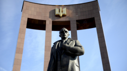 Pomnik Stepana Bandery we Lwowie na Ukrainie, 2014 r. Fot. PAP/Darek Delmanowicz