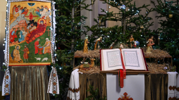 Ewangeliarz i ikona Narodzenia Pańskiego w greckokatolickim soborze w Przemyślu. Fot. PAP/Darek Delmanowicz