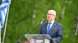 Dyrektor Muzeum Stutthof w Sztutowie Piotr Tarnowski podczas obchodów 80. rocznicy oswobodzenia KL Stutthof. Fot. PAP/Andrzej Jackowski