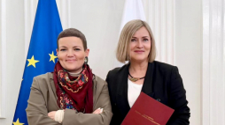 Nowa szefowa Muzeum Książki Artystycznej Halina Bernat (z prawej) w towarzystwie minister Cienkowskiej. Fot. MKiDN