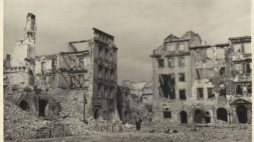 Instytut Strat Wojennych, sygn. ISW_2595 - Rynek Starego Miasta, wylot od ul. Nowomiejskiej, październik 1945, fot. Andrzej Nitsch.