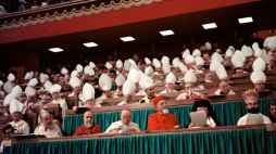 Sobór Watykański II w Bazylice św. Piotra w Rzymie. Fot. Lothar Wolleh, CC BY-SA 3.0 <https://creativecommons.org/licenses/by-sa/3.0>, via Wikimedia Commons