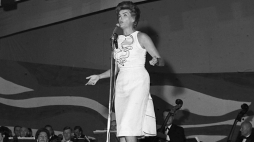 Maria Koterbska na Międzynarodowym Festiwalu Piosenki w 1963 r. (w Gdańsku, później został przeniesiony do Sopotu). Fot. PAP/Jan Tymiński