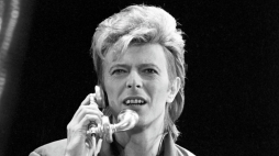 David Bowi podczas jego koncertu w Berlinie Zachodnim, w Republice Federalnej Niemiec, 6 czerwca 1987 roku. PAP/EPA/CHRIS HOFFMANN