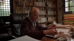 Francja Maisons-Laffitte pod Paryżem 1997. Redaktor naczelny miesięcznika Kultura Jerzy Giedroyć w siedzibie Instytutu Literackiego przy Avenue de Poissy 91, gdzie mieszkał od 1954 r. Fot. PAP/Jerzy Ruciński