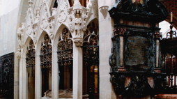 Nagrobek Władysława Łokietka w katedrze na Wawelu. Fot. PAPAfa Pixx/Zenon Żyburtowicz