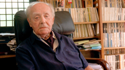 Jerzy Giedroyc w siedzibie Instytutu Literackiego. Fot. PAP