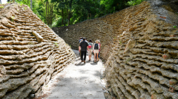 „Wąwóz” w Parku Akcji „Burza”. Fot. PAP/Andrzej Lange