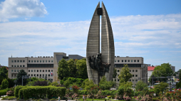 Centrum Rzeszowa z Pomnikiem Czynu Rewolucyjnego - symbolem miasta. Fot. PAP/Darek Delmanowic