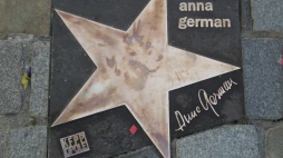 Gwiazda Anny German w Alei Gwiazd Polskiej Piosenki w Opolu. Fot. Adaś17, CC BY-SA 4.0 <https://creativecommons.org/licenses/by-sa/4.0>, via Wikimedia Commons