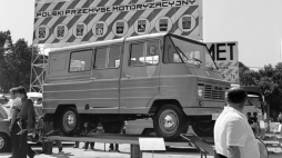 Żuk A-07 produkowany w Fabryce Samochodów Ciężarowych w Lublinie prezentowany na Międzynarodowych Targach Poznańskich w 1973 roku. Fot. PAP/Afa Pixx/Irena Komar 
