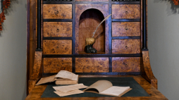 Odrestaurowane XIX-wieczne meble w pałacu Dzieduszyckich w Zarzeczu. Pałac Dzieduszyckich jest Oddziałem Muzeum Kamienica Orsettich w Jarosławiu. Fot. PAP/Darek Delmanowicz