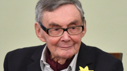 Były więzień obozu koncentracyjnego w Auschwitz, działacz społeczny, dziennikarz i historyk prof. Marian Turski podczas spotkania w Sejmie zorganizowanego przez polityków Lewicy przed 80. rocznicą wybuchu powstania w getcie warszawskim, 18 kwietnia 2023 r. Fot. PAP/Radek Pietruszka