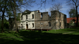 Stary dwór w Górkach Wielkich. Fot. PAP/Jarek Praszkiewicz. 