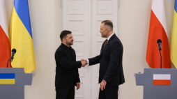 Prezydent Karol Nawrocki oraz prezydent Ukrainy Wołodymyr Zełenski w Pałacu Prezydenckim w Warszawie. Fot. PAP/Paweł Supernak