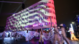 Widowisko artystyczno-teatralne "GDYNIA STO*RY". Wydarzenie było częścią obchodów stulecia nadania Gdyni praw miejskich. Fot. PAP/Andrzej Jackowski