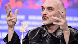 Reżyser Markus Schleinzer przemawia podczas konferencji prasowej promującej film „Rose” na 76. Międzynarodowym Festiwalu Filmowym w Berlinie, Berlin, Niemcy, 15 lutego 2026 r. Fot. PAP/EPA